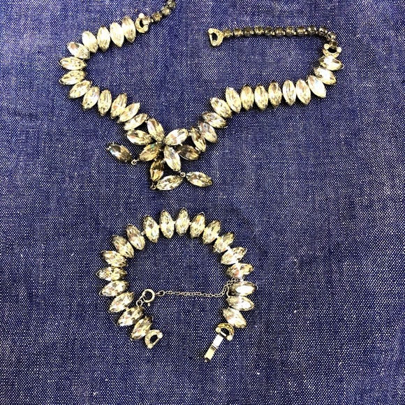Unbranded Jewelry - Vintage Rhinestone Necklace And Matching Bracelet Clear Rhinestone Flower Center